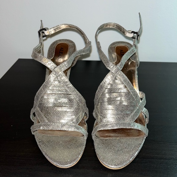 Alfani Heels - Picture 2 of 4